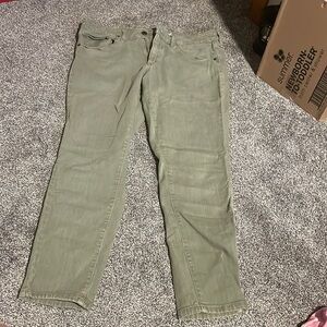 Universal thread army green light wash denim jeans - 16